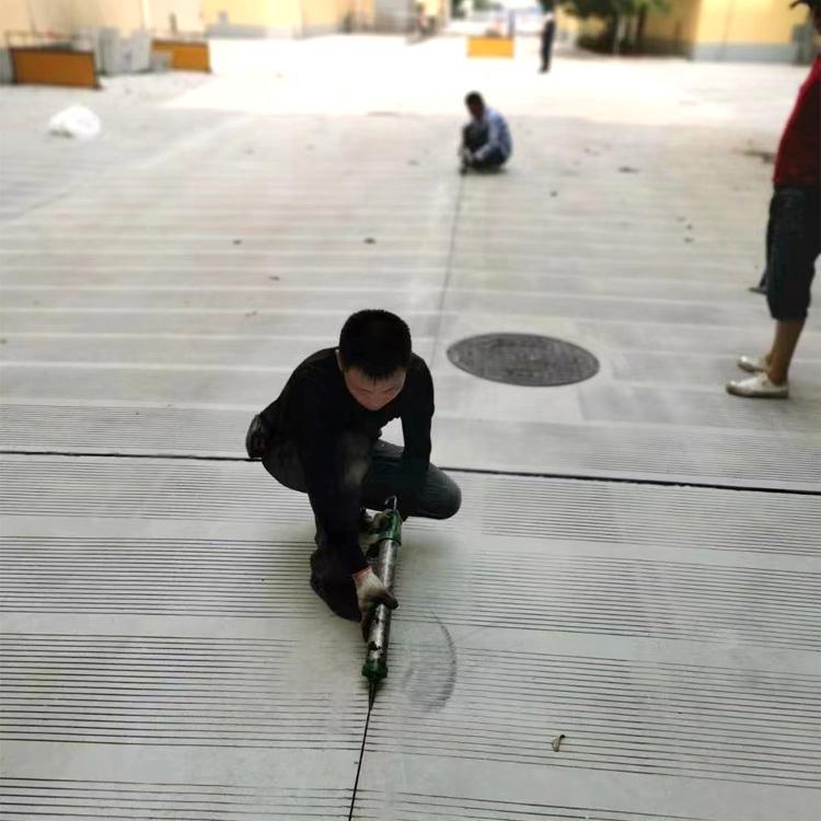 聚氨酯灌缝胶施工